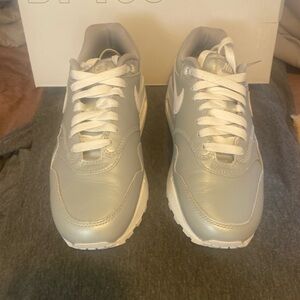 Nike silver air max 90 women’s size. Leather.